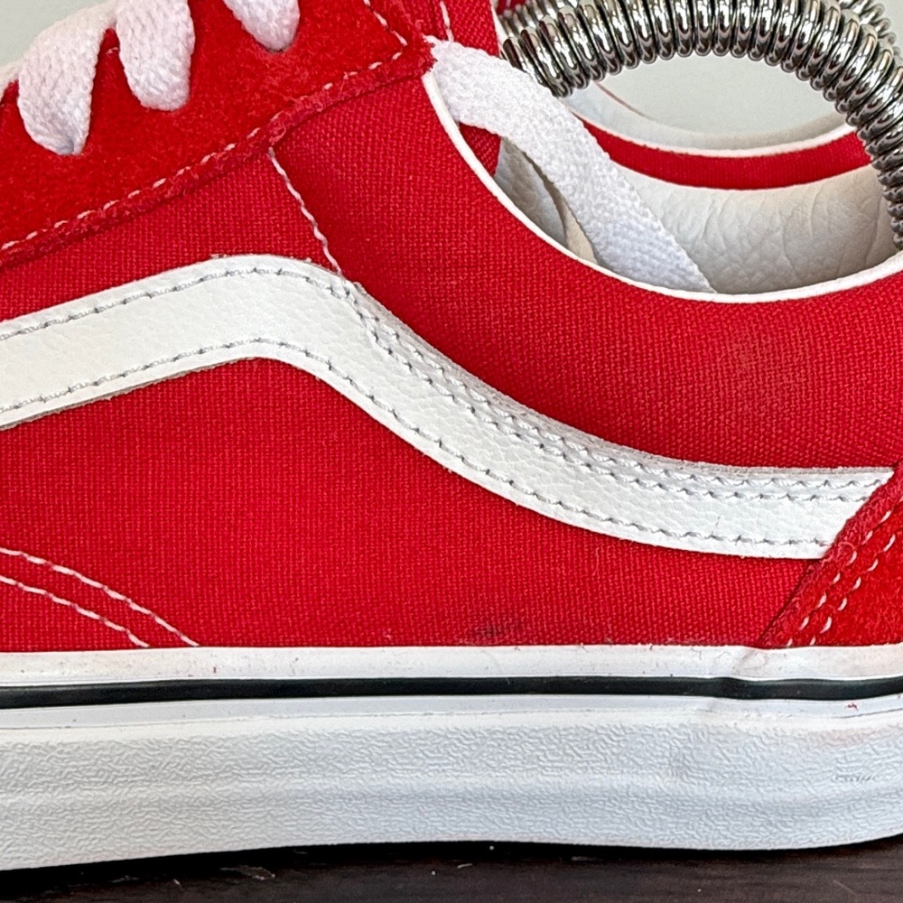 Vans Old Skool Low Top Sneaker in Racing Red Women's 7.5 / Men's 6 Suede Canvas - Picture 10 of 10